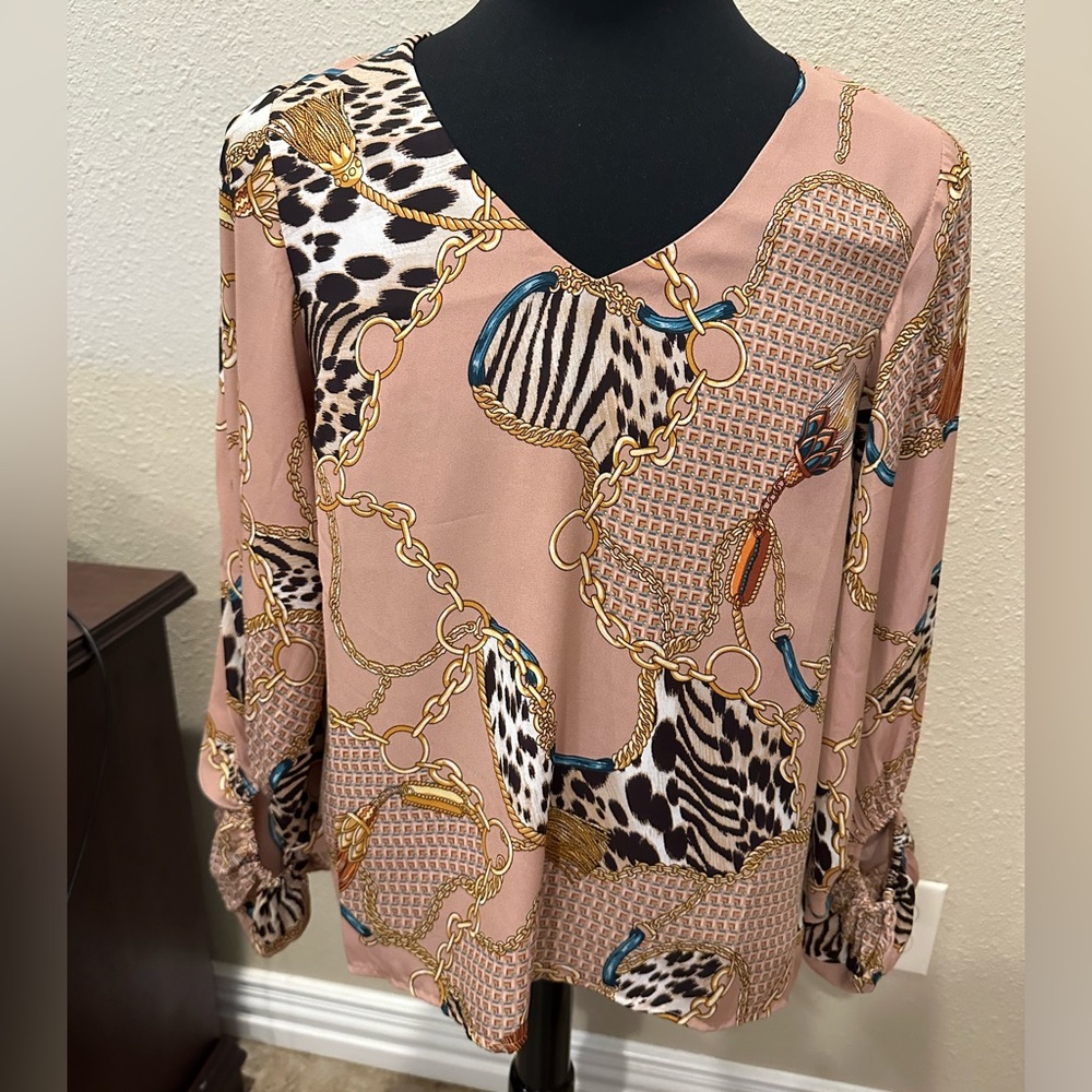 Fate taupe with leopard and gold print top